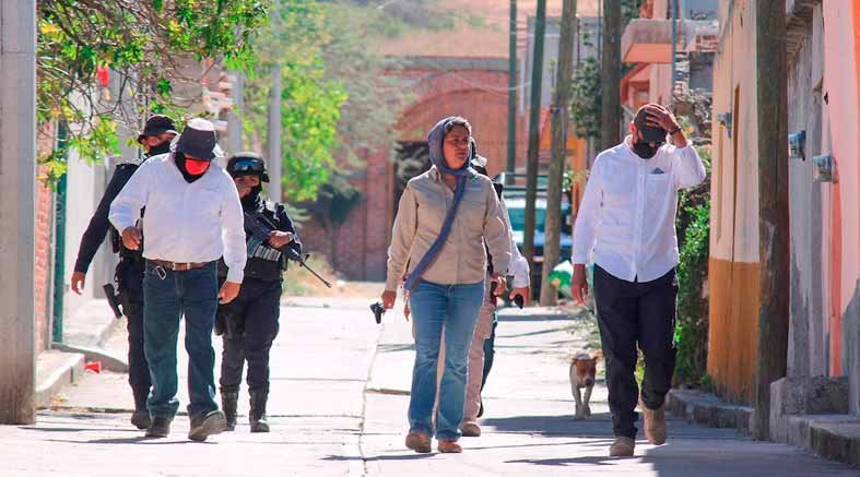 16 cuerpos